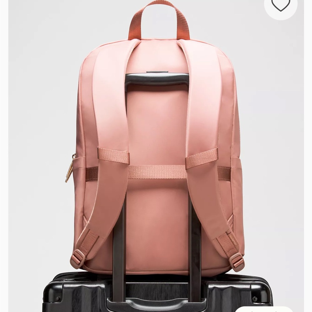 Lululemon Everywhere Backpack 22L
Metal Hardware - Picture 4 of 17